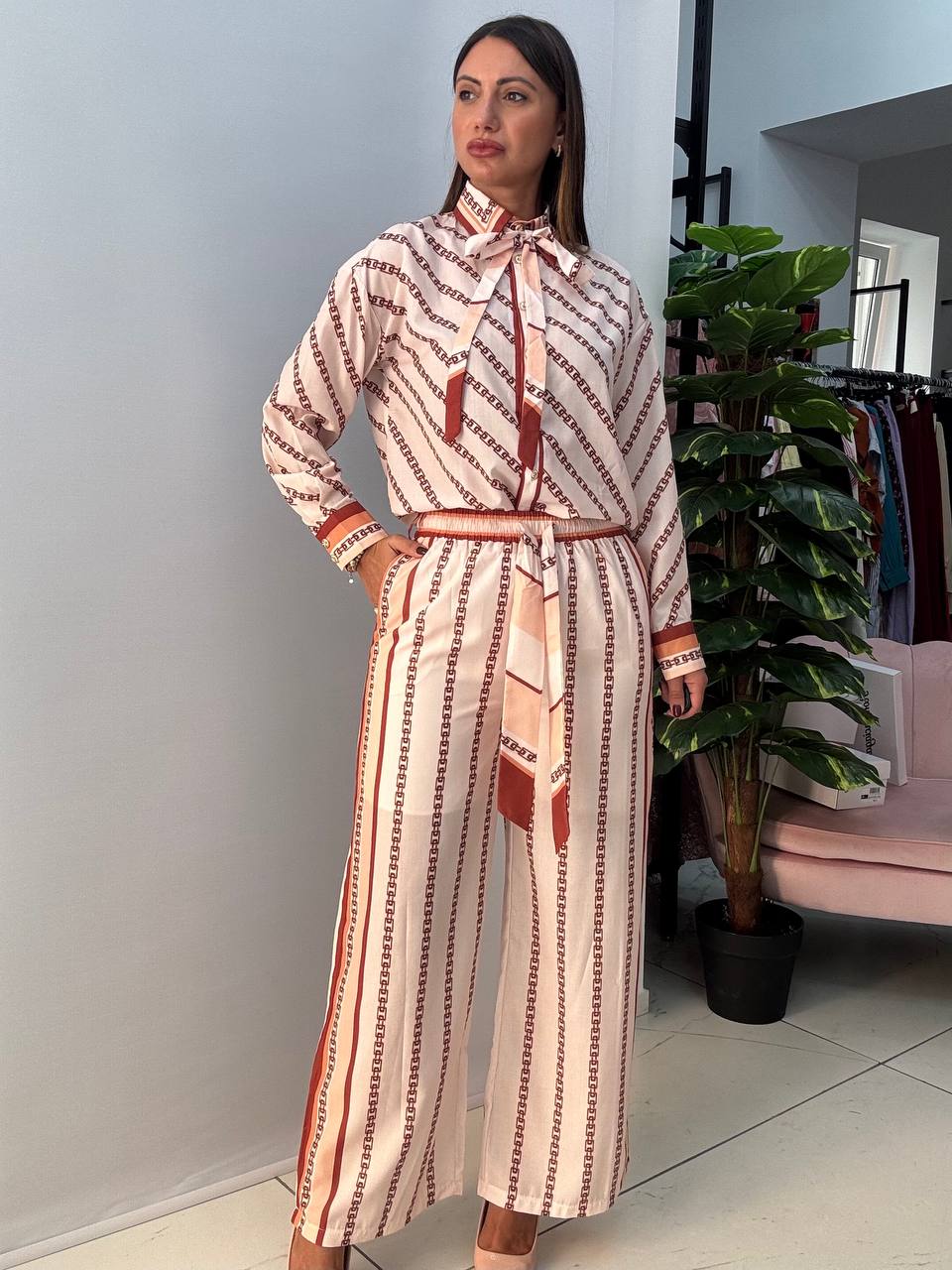 photo_5915762158669516266_y